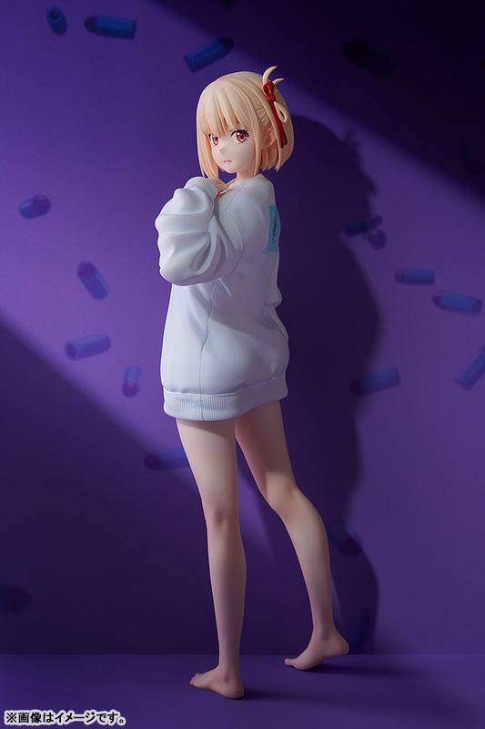 Scaled Figure 1/7 Nishikigi Chisato - Oversized Sweatshirt Ver. Lycoris Recoil By Phat!