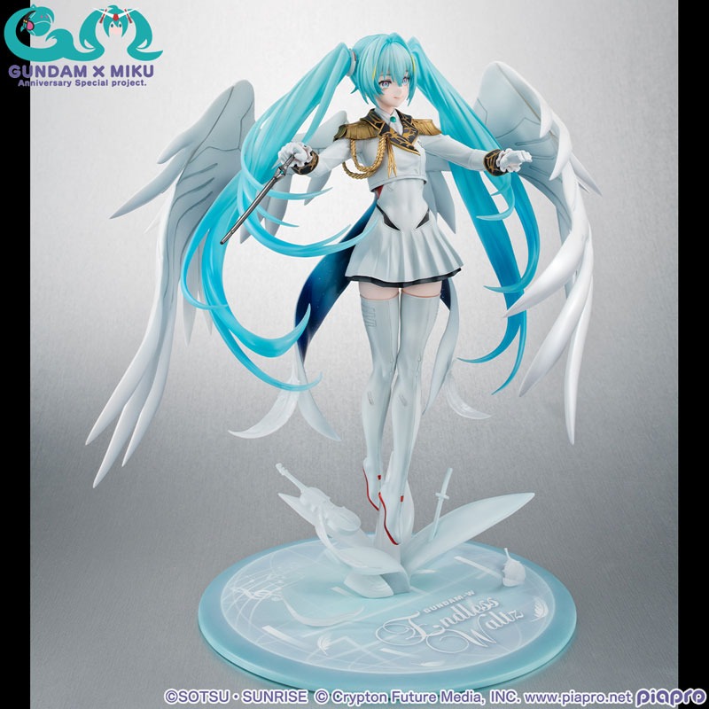 Lucrea Figure Hatsune Miku x Wing Gundam Zero Endless Waltz - Mobile Suit Gundam 45th Anniversary x Hatsune Miku By MegaHouse