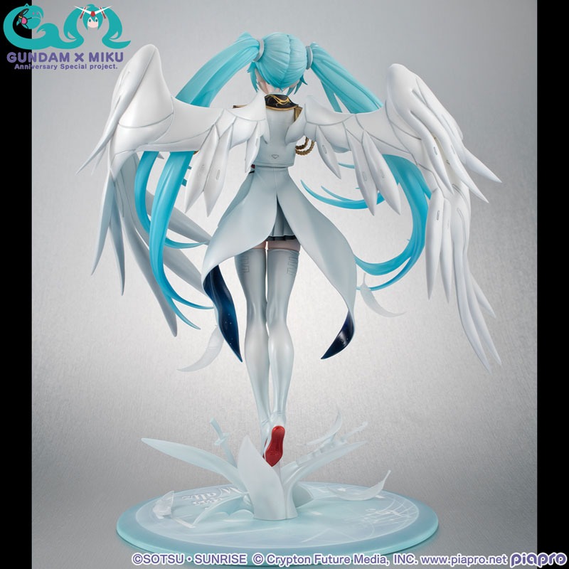 Lucrea Figure Hatsune Miku x Wing Gundam Zero Endless Waltz - Mobile Suit Gundam 45th Anniversary x Hatsune Miku By MegaHouse