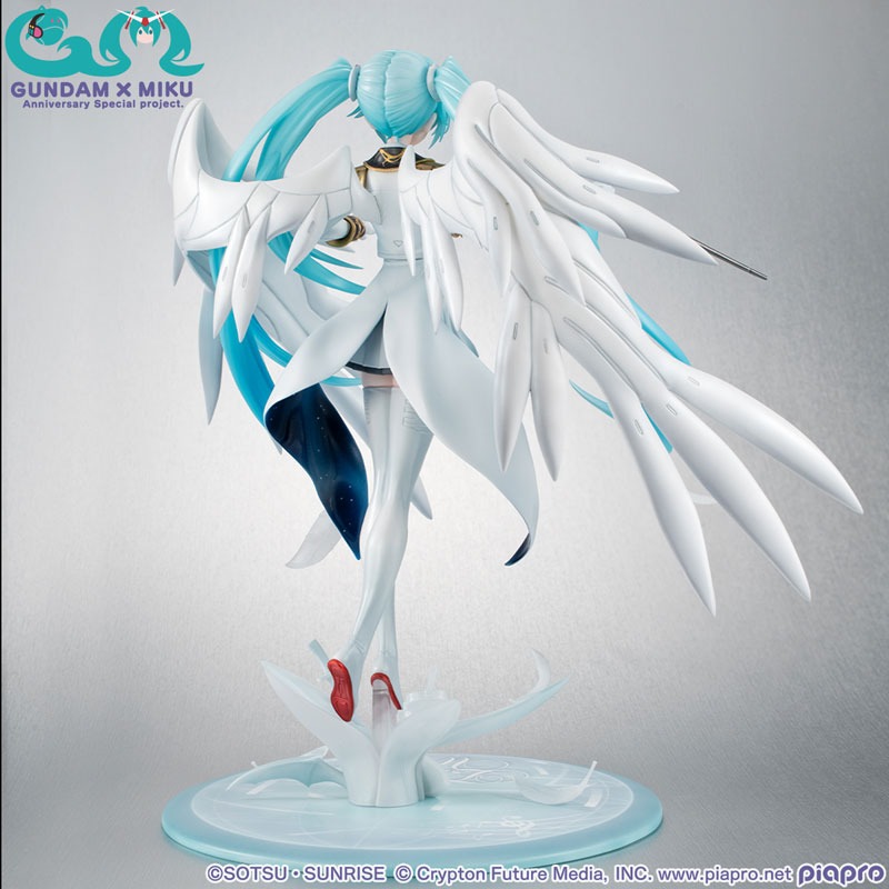 Lucrea Figure Hatsune Miku x Wing Gundam Zero Endless Waltz - Mobile Suit Gundam 45th Anniversary x Hatsune Miku By MegaHouse