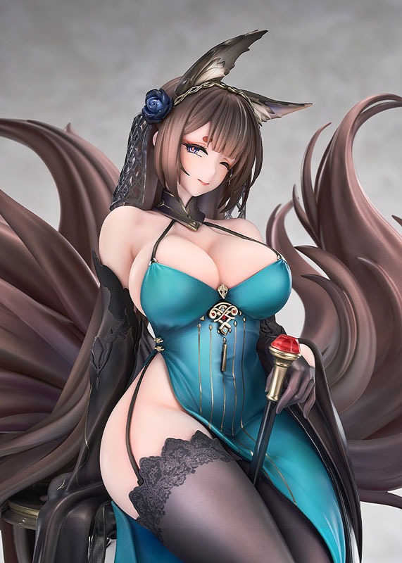 Scaled Figure 1/7 Amagi - Throne of Fallen Petals Ver. Azur Lane By Good Smile Arts Shanghai