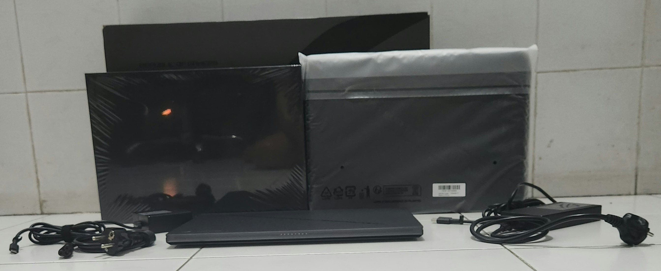 [READY STOCK ITEM] (Kondisi Bekas) ASUS ROG Zephyrus G16 GU605MV OLED NEBULA DISPLAY 16 Inch QHD 240Hz GeForce RTX 4060 - ULTRA 9 185H SSD 1TB RAM 32GB