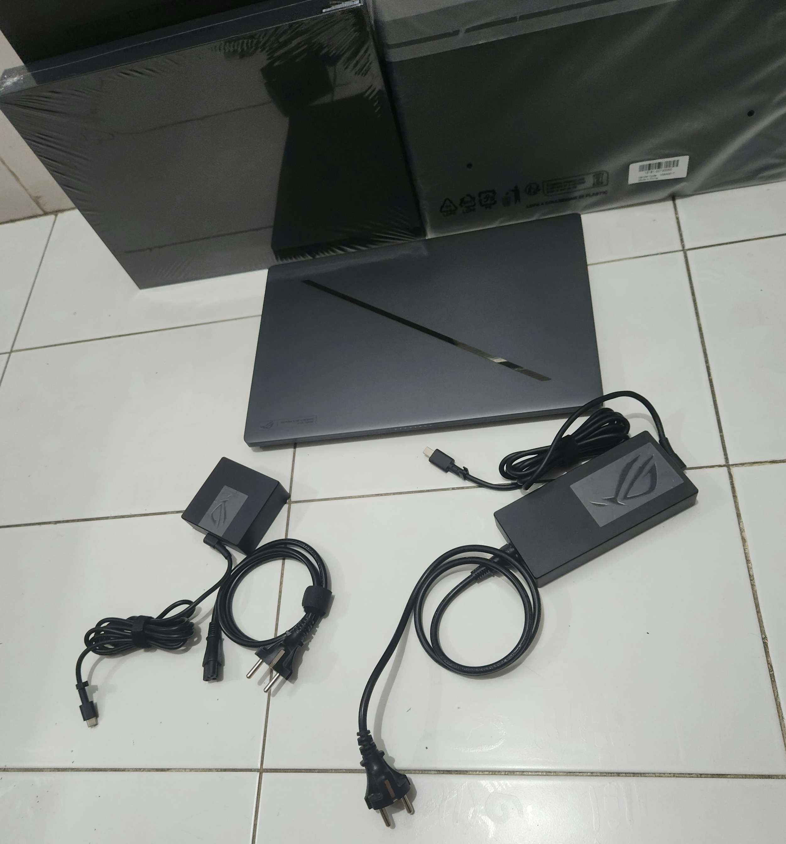[READY STOCK ITEM] (Kondisi Bekas) ASUS ROG Zephyrus G16 GU605MV OLED NEBULA DISPLAY 16 Inch QHD 240Hz GeForce RTX 4060 - ULTRA 9 185H SSD 1TB RAM 32GB