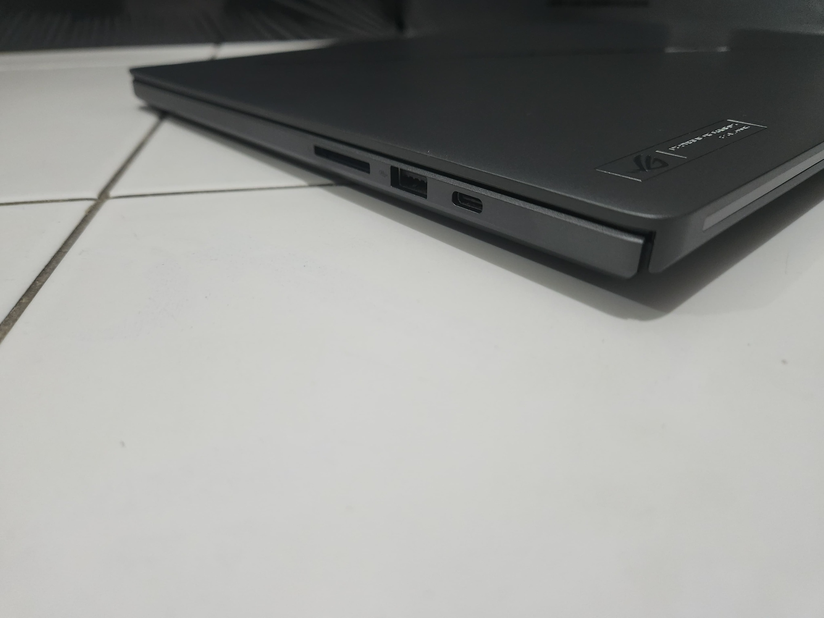 [READY STOCK ITEM] (Kondisi Bekas) ASUS ROG Zephyrus G16 GU605MV OLED NEBULA DISPLAY 16 Inch QHD 240Hz GeForce RTX 4060 - ULTRA 9 185H SSD 1TB RAM 32GB