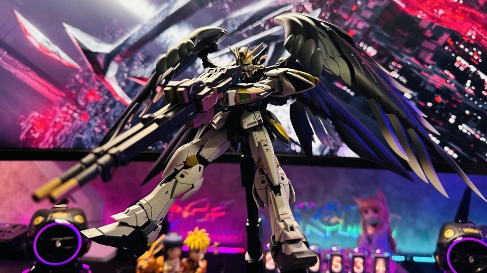 Color Changing Custom Black Swan Gundam UV fluorescent paint technology - MG Wing Zero ka ver. Bandai Model -  By Super Welfare Studio