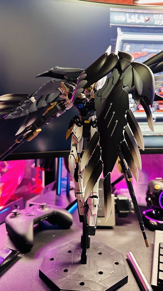 Color Changing Custom Black Swan Gundam UV fluorescent paint technology - MG Wing Zero ka ver. Bandai Model -  By Super Welfare Studio