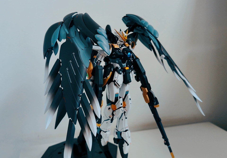 Color Changing Custom Black Swan Gundam UV fluorescent paint technology - MG Wing Zero ka ver. Bandai Model -  By Super Welfare Studio