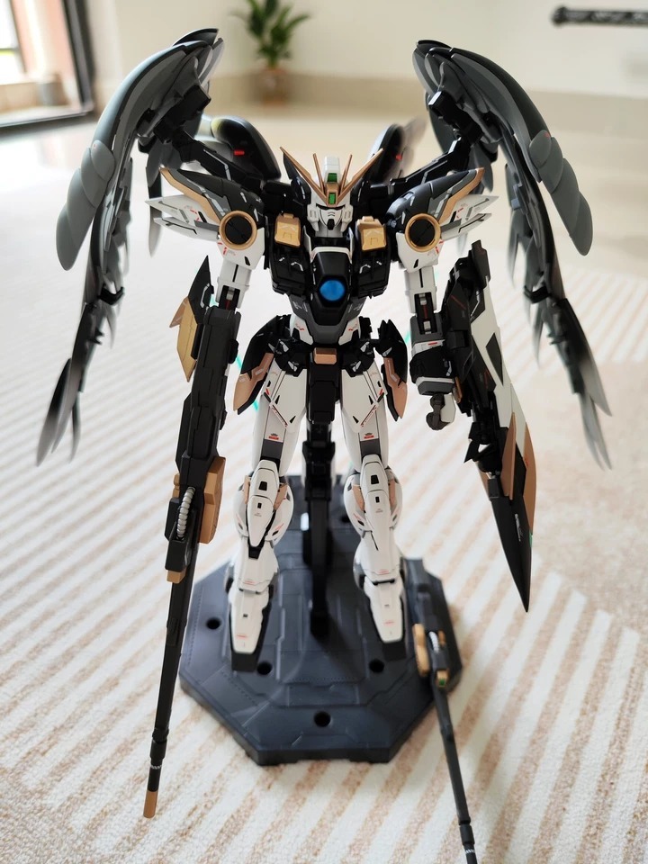 Color Changing Custom Black Swan Gundam UV fluorescent paint technology - MG Wing Zero ka ver. Bandai Model -  By Super Welfare Studio