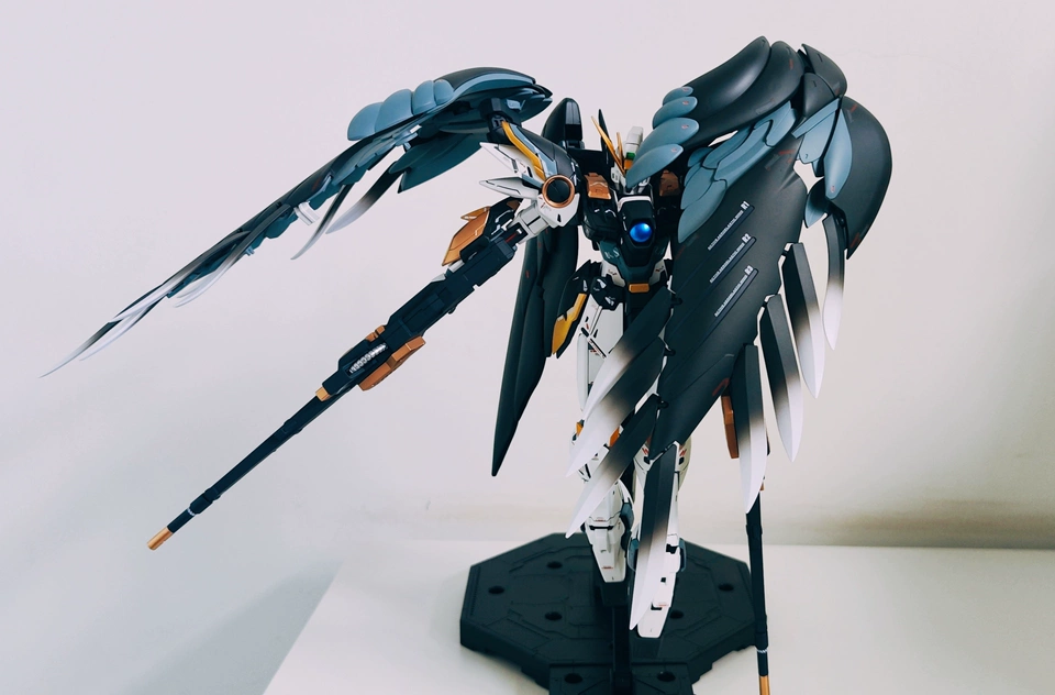 Color Changing Custom Black Swan Gundam UV fluorescent paint technology - MG Wing Zero ka ver. Bandai Model -  By Super Welfare Studio