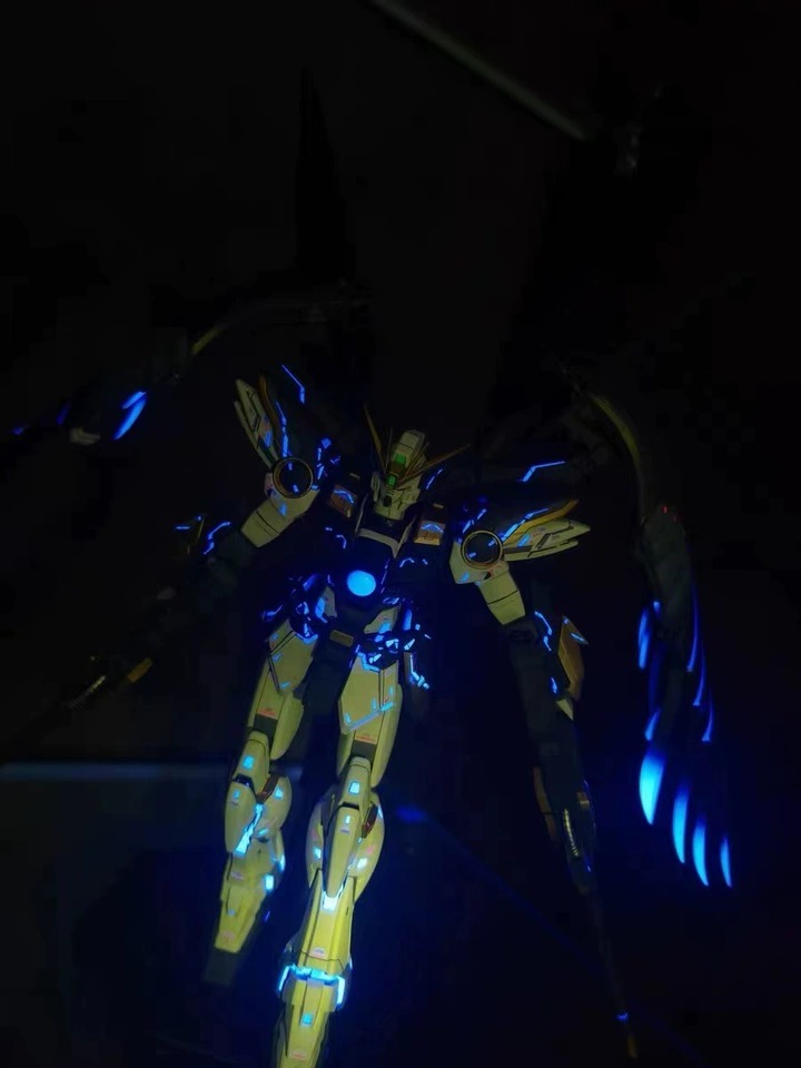 Color Changing Custom Black Swan Gundam UV fluorescent paint technology - MG Wing Zero ka ver. Bandai Model -  By Super Welfare Studio