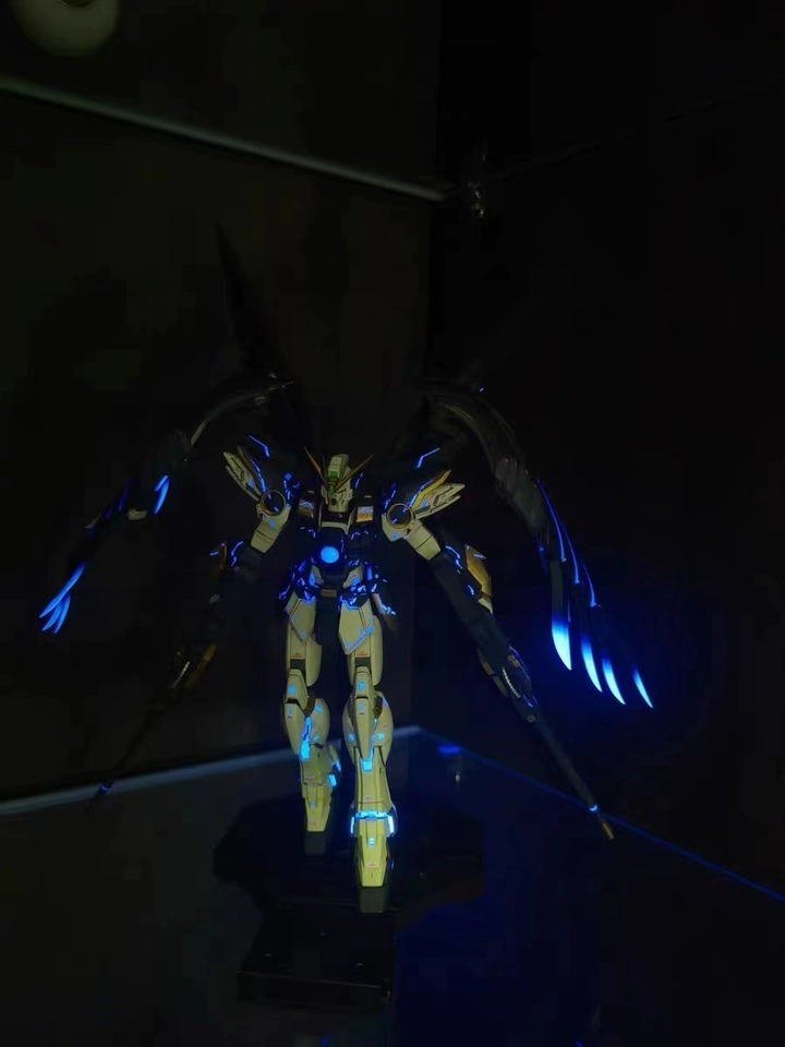 Color Changing Custom Black Swan Gundam UV fluorescent paint technology - MG Wing Zero ka ver. Bandai Model -  By Super Welfare Studio