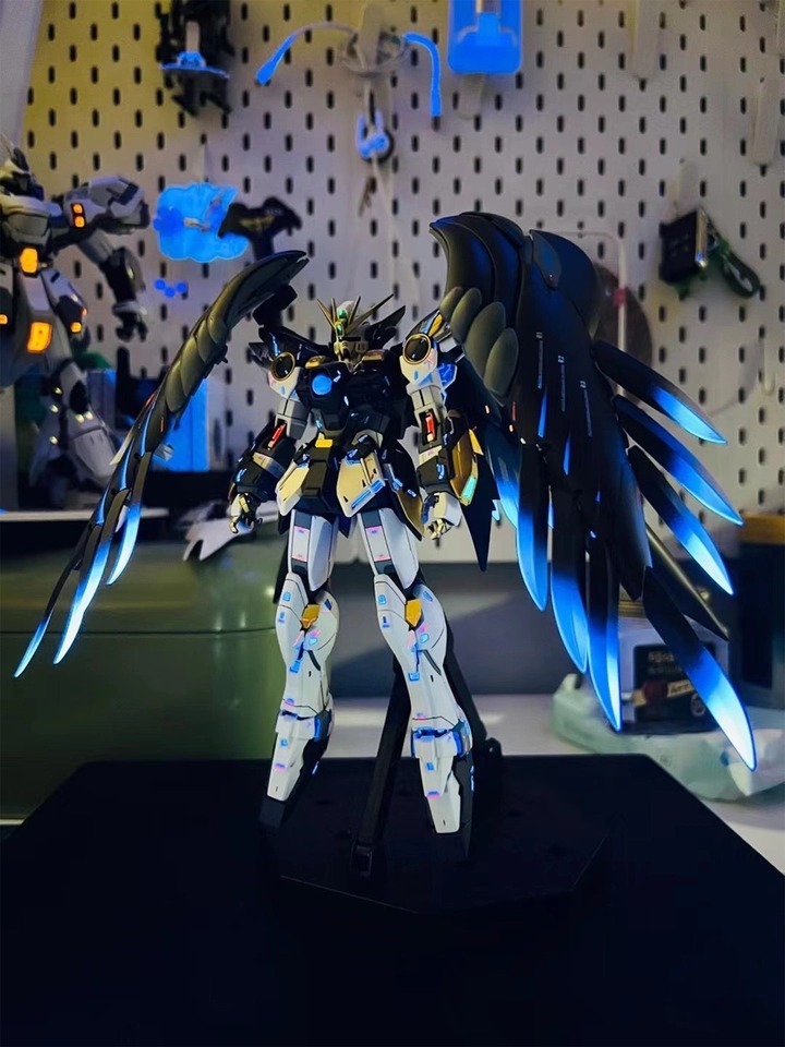 Color Changing Custom Black Swan Gundam UV fluorescent paint technology - MG Wing Zero ka ver. Bandai Model -  By Super Welfare Studio