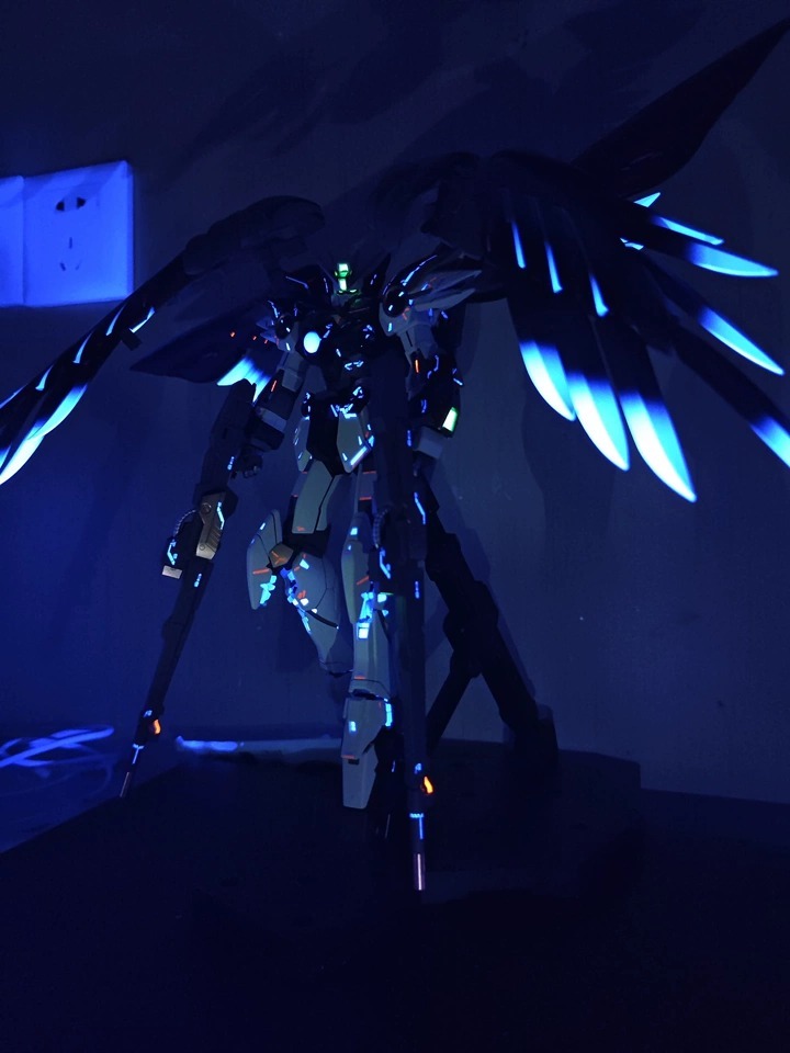 Color Changing Custom Black Swan Gundam UV fluorescent paint technology - MG Wing Zero ka ver. Bandai Model -  By Super Welfare Studio