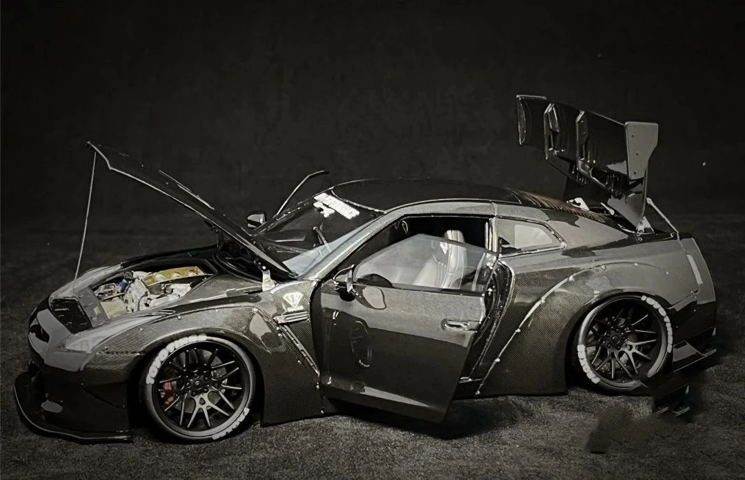 Scaled 1:18 Liberty Walk Nissan GT-R R35 Carbon Fiber HEC Limited Edition 2024 By PGM Private Goods Model