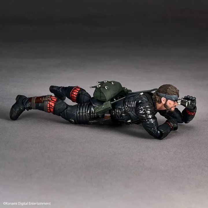 Revoltech Amazing Yamaguchi Action Figure Naked Snake - Sneaking Suit Ver. Metal Gear Solid Delta: Snake Eater By Kaiyodo