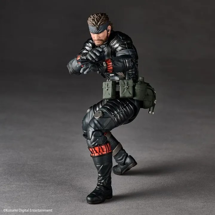 Revoltech Amazing Yamaguchi Action Figure Naked Snake - Sneaking Suit Ver. Metal Gear Solid Delta: Snake Eater By Kaiyodo
