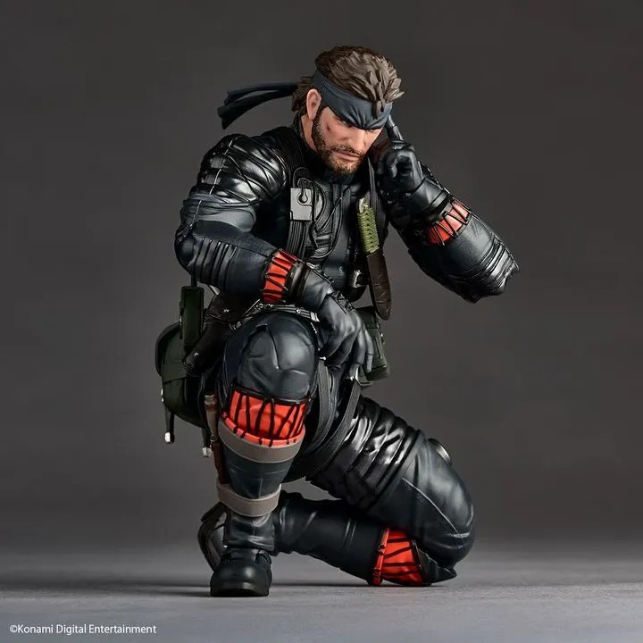 Revoltech Amazing Yamaguchi Action Figure Naked Snake - Sneaking Suit Ver. Metal Gear Solid Delta: Snake Eater By Kaiyodo