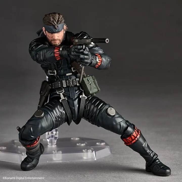 Revoltech Amazing Yamaguchi Action Figure Naked Snake - Sneaking Suit Ver. Metal Gear Solid Delta: Snake Eater By Kaiyodo