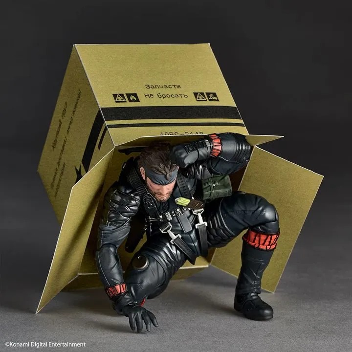 Revoltech Amazing Yamaguchi Action Figure Naked Snake - Sneaking Suit Ver. Metal Gear Solid Delta: Snake Eater By Kaiyodo