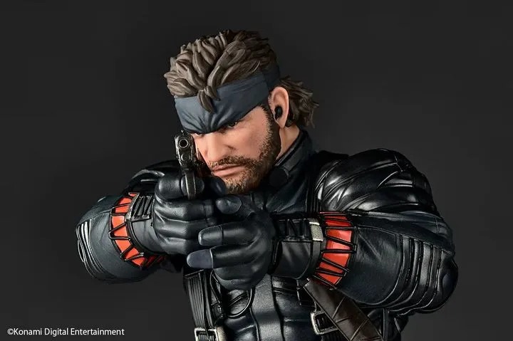 Revoltech Amazing Yamaguchi Action Figure Naked Snake - Sneaking Suit Ver. Metal Gear Solid Delta: Snake Eater By Kaiyodo