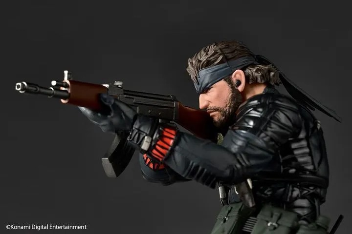 Revoltech Amazing Yamaguchi Action Figure Naked Snake - Sneaking Suit Ver. Metal Gear Solid Delta: Snake Eater By Kaiyodo