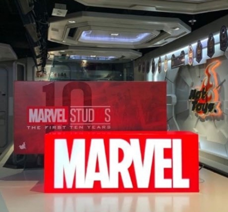[READY STOCK LIMITED ITEM] Usb Light Box Marvel 10th Anniversary Ver. By Hot Toys