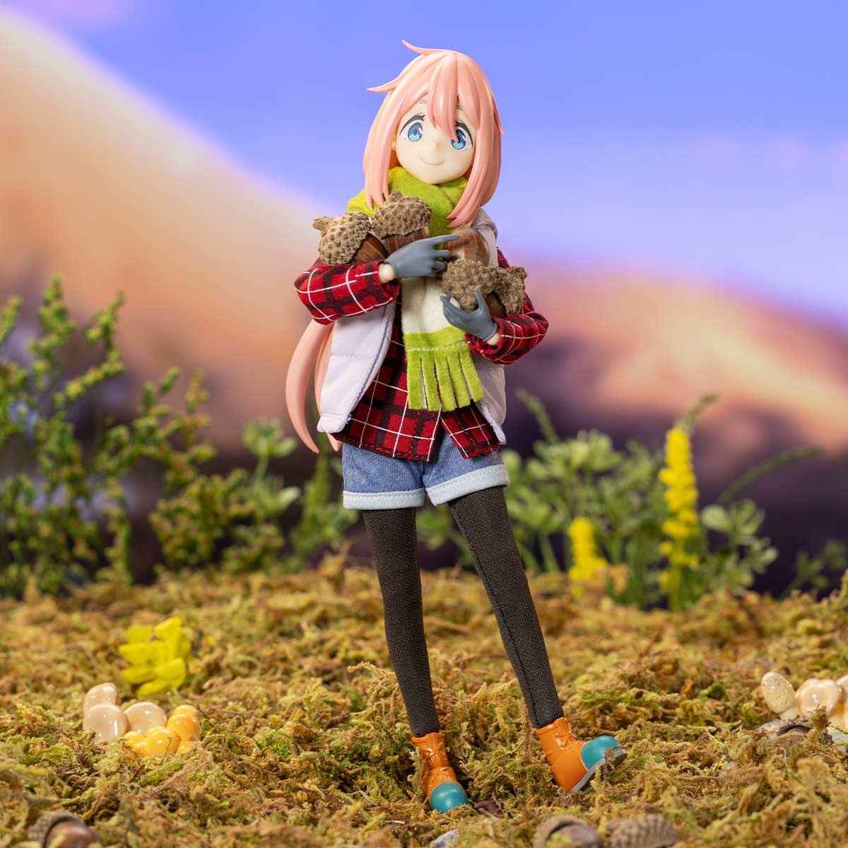 Action Figure 1/8 Shima Rin - Yuru Camp / Laid-Back Camp Or Kagamihara Nadeshiko By POP MART X GONG