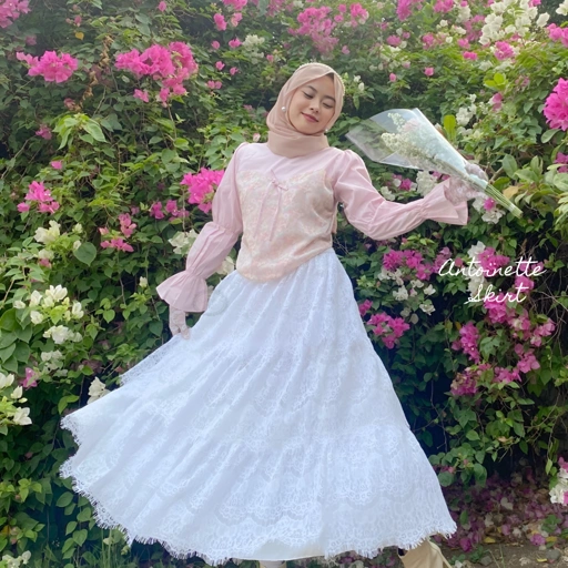 Image of Antoinette Lace Skirt