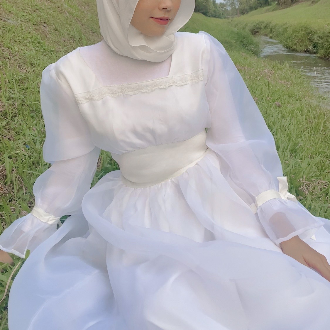 Mariposa in White