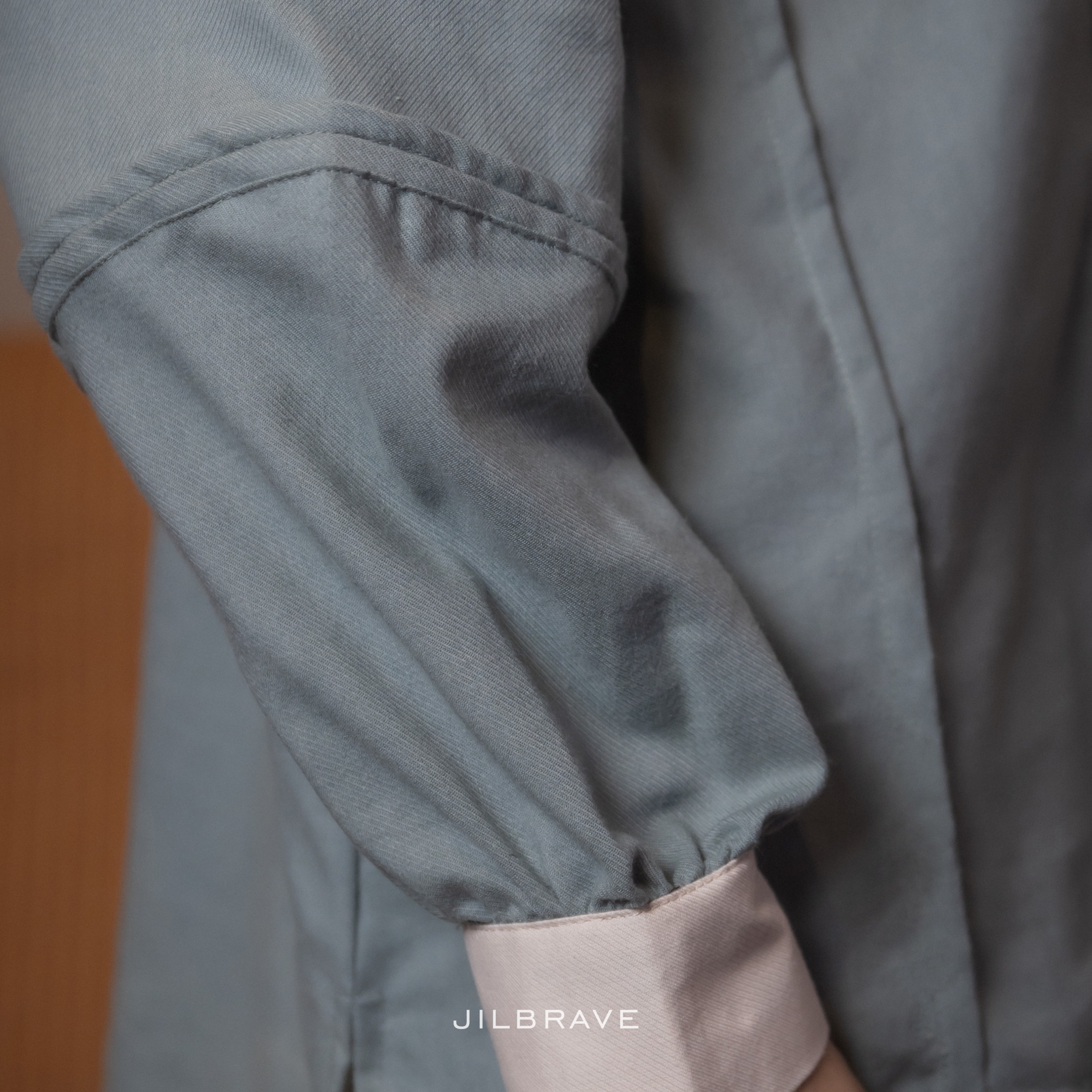 JILBRAVE Aiza Blouse Kemeja Cute Cutting Gelombang dengan Kancing Bunga Aksen Bordir Girly Korean Style
