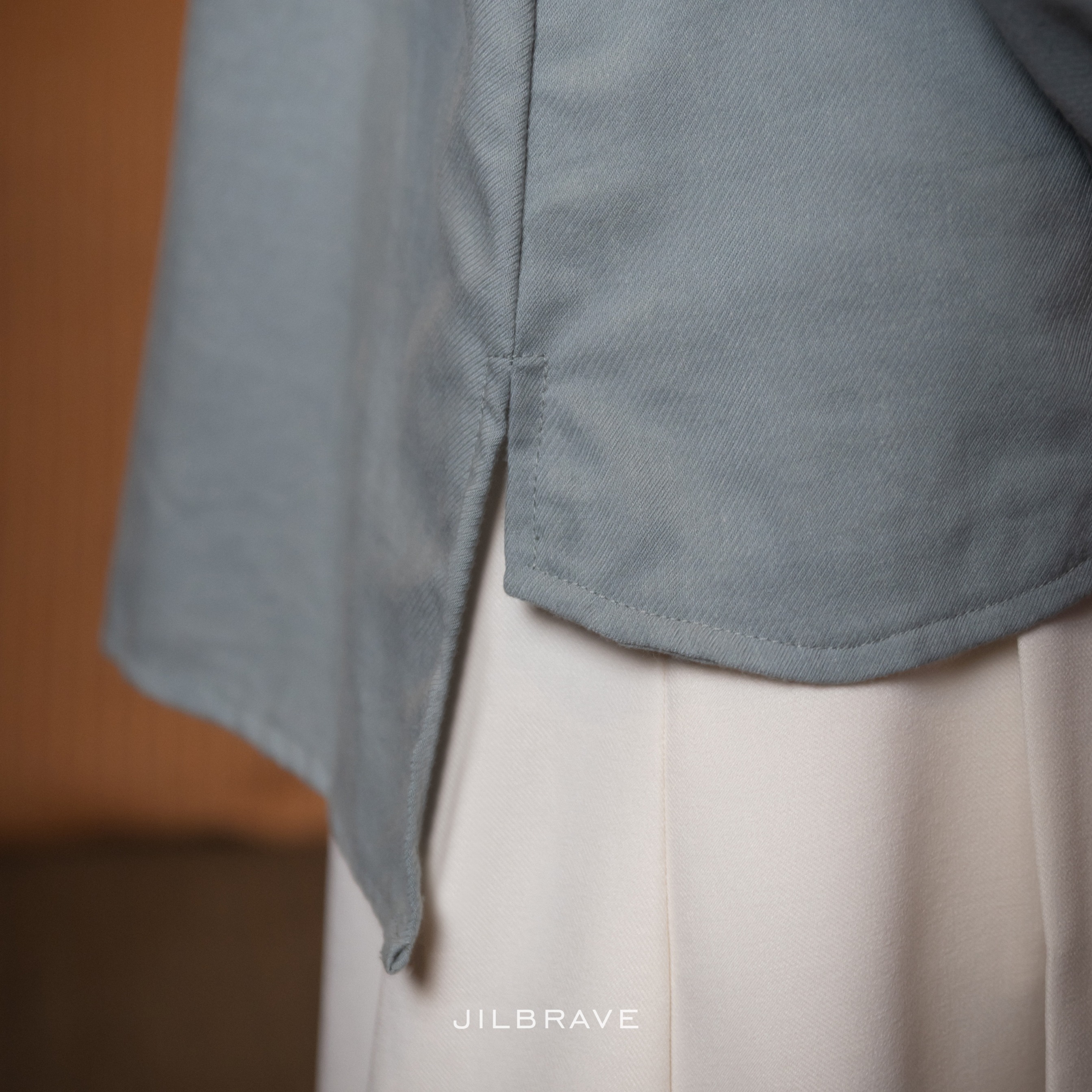 JILBRAVE Aiza Blouse Kemeja Cute Cutting Gelombang dengan Kancing Bunga Aksen Bordir Girly Korean Style