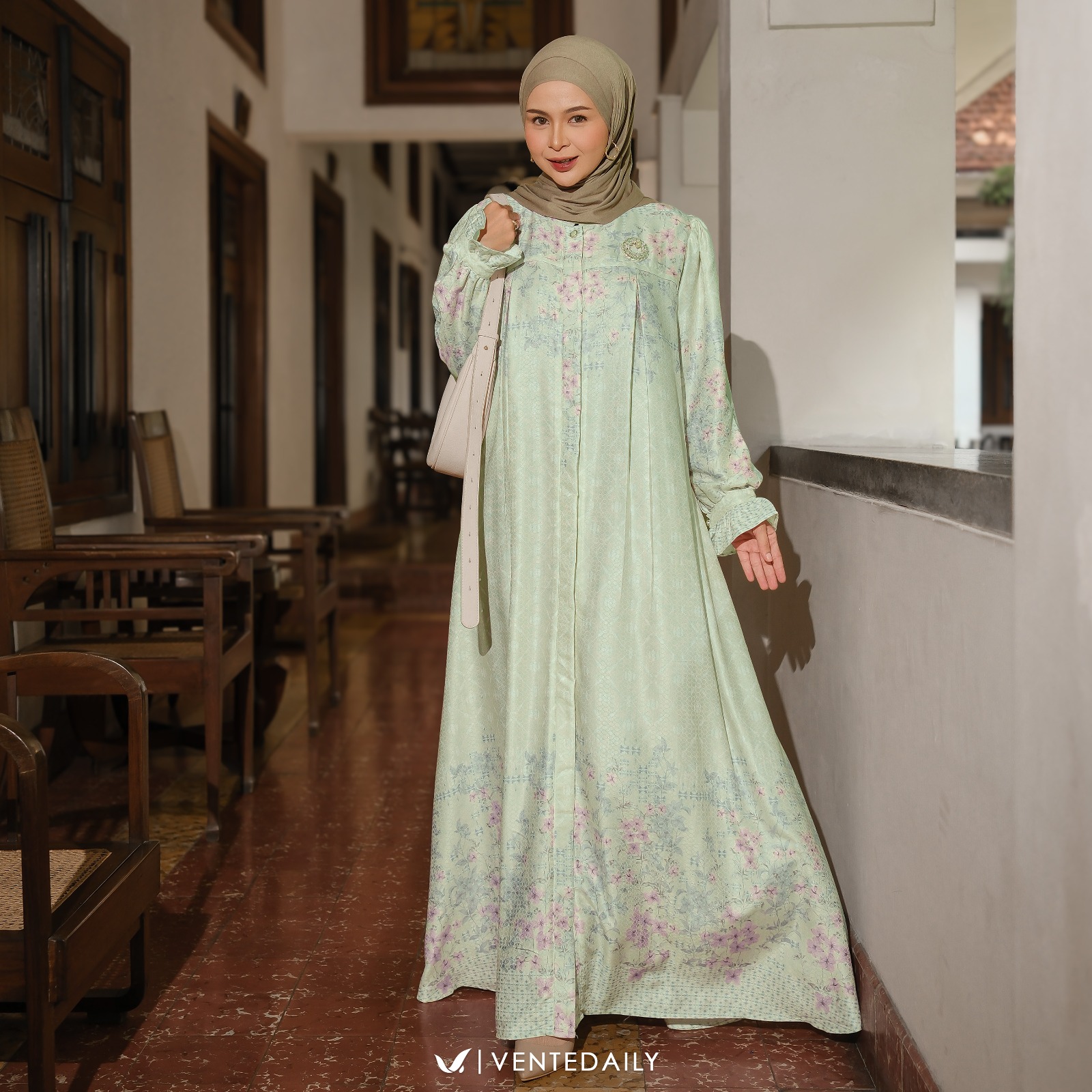 ZAHIYA MAXY - VENTEDAILY