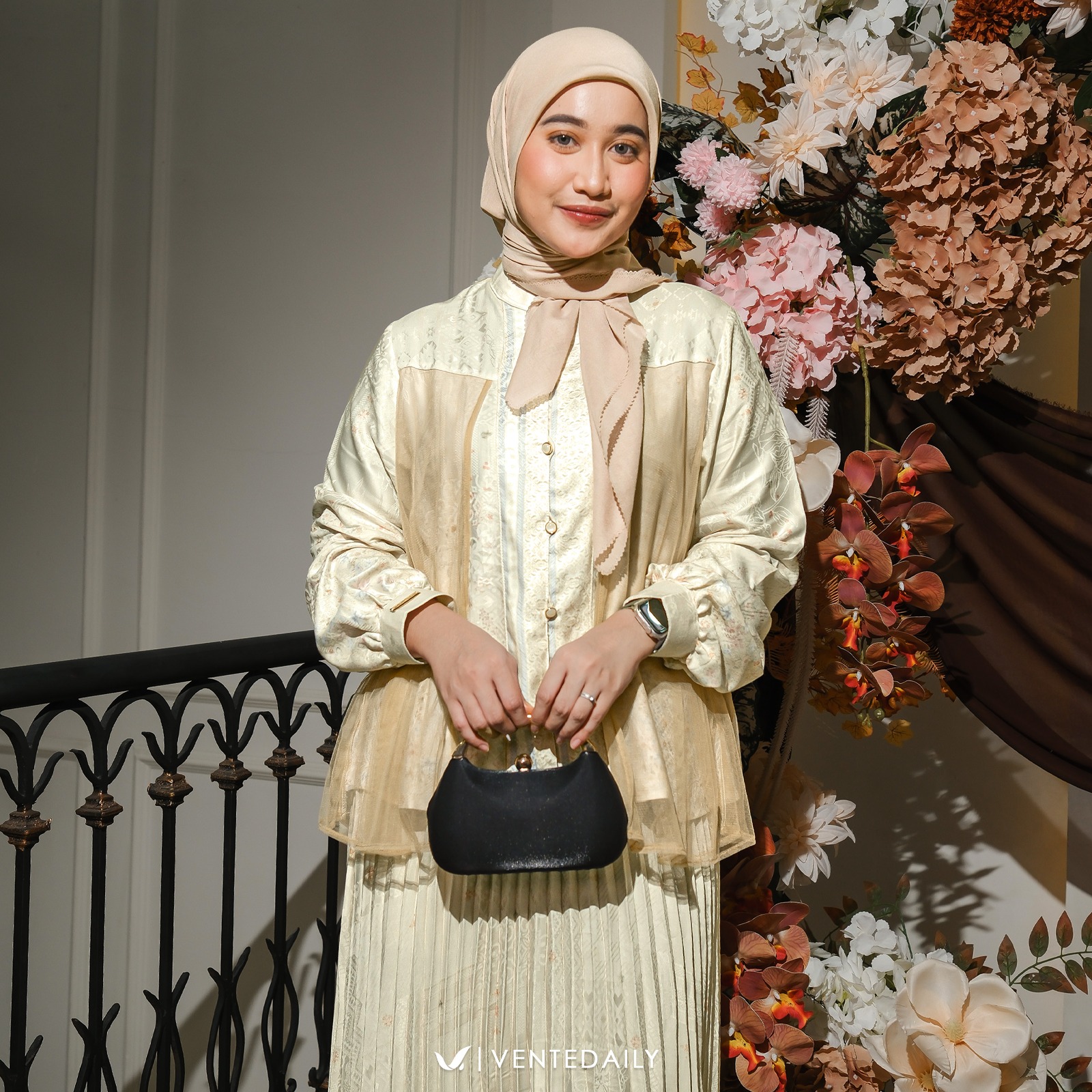 NAURA SET ROK - VENTEDAILY
