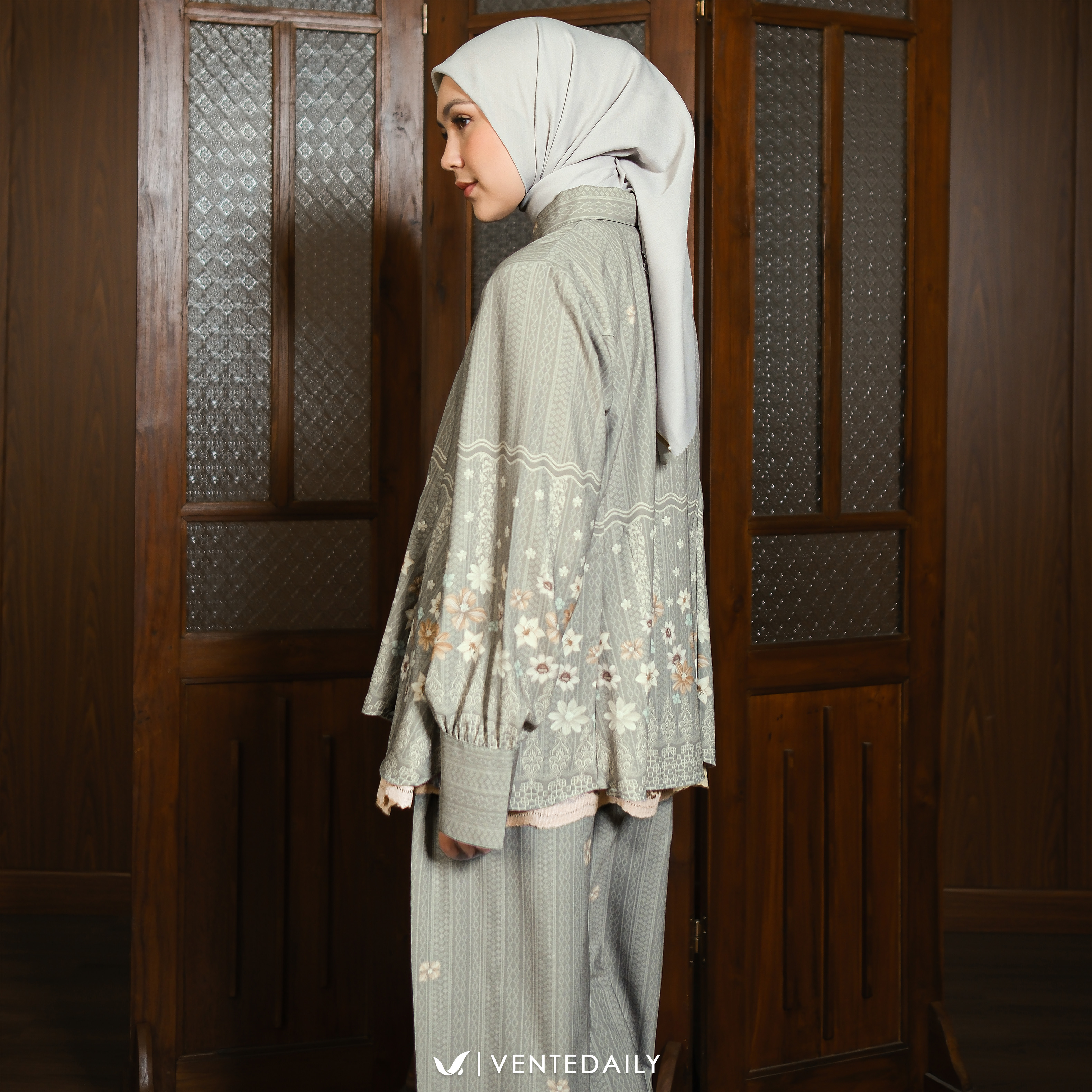 ARINA ONESET - VENTEDAILY
