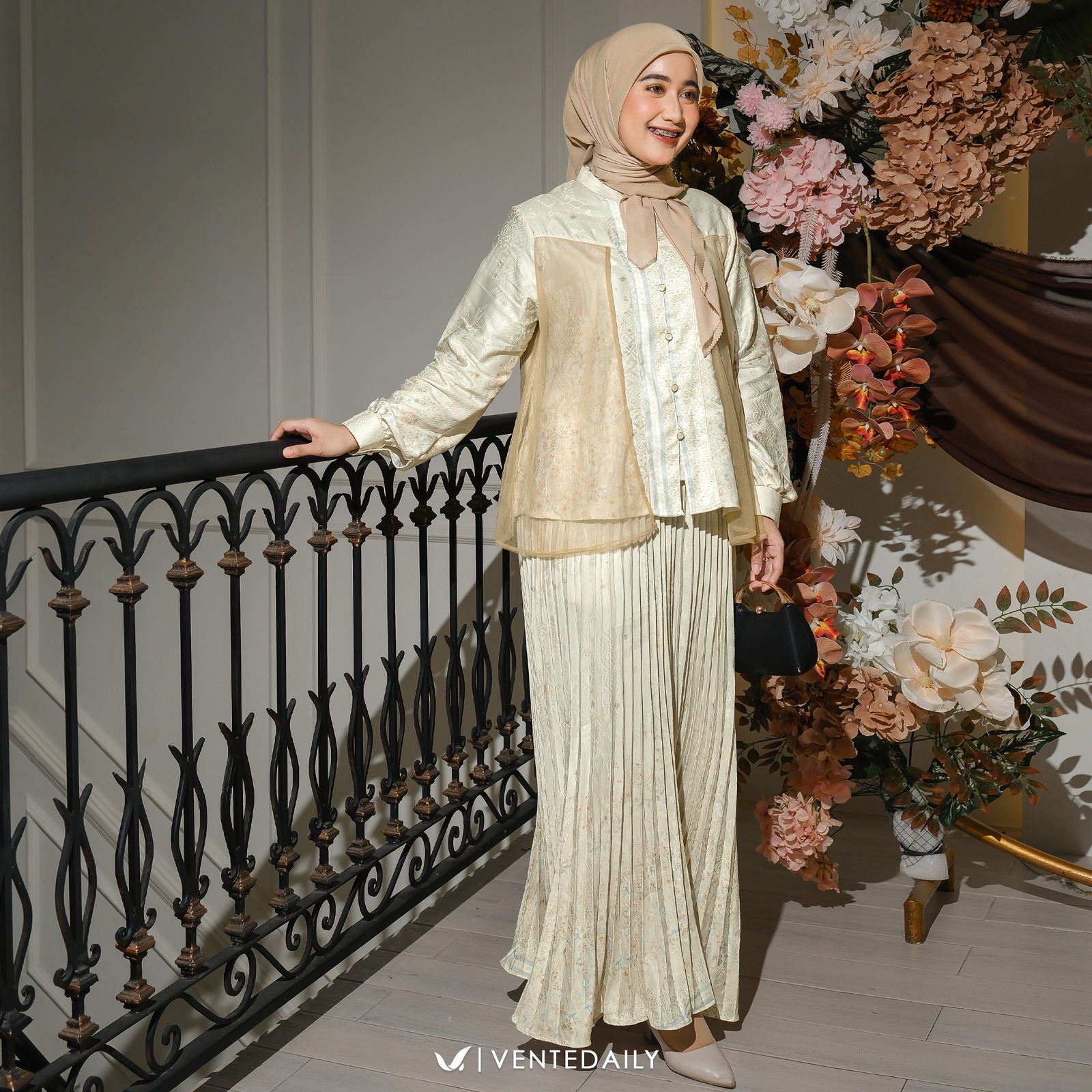 NAURA SET ROK - VENTEDAILY
