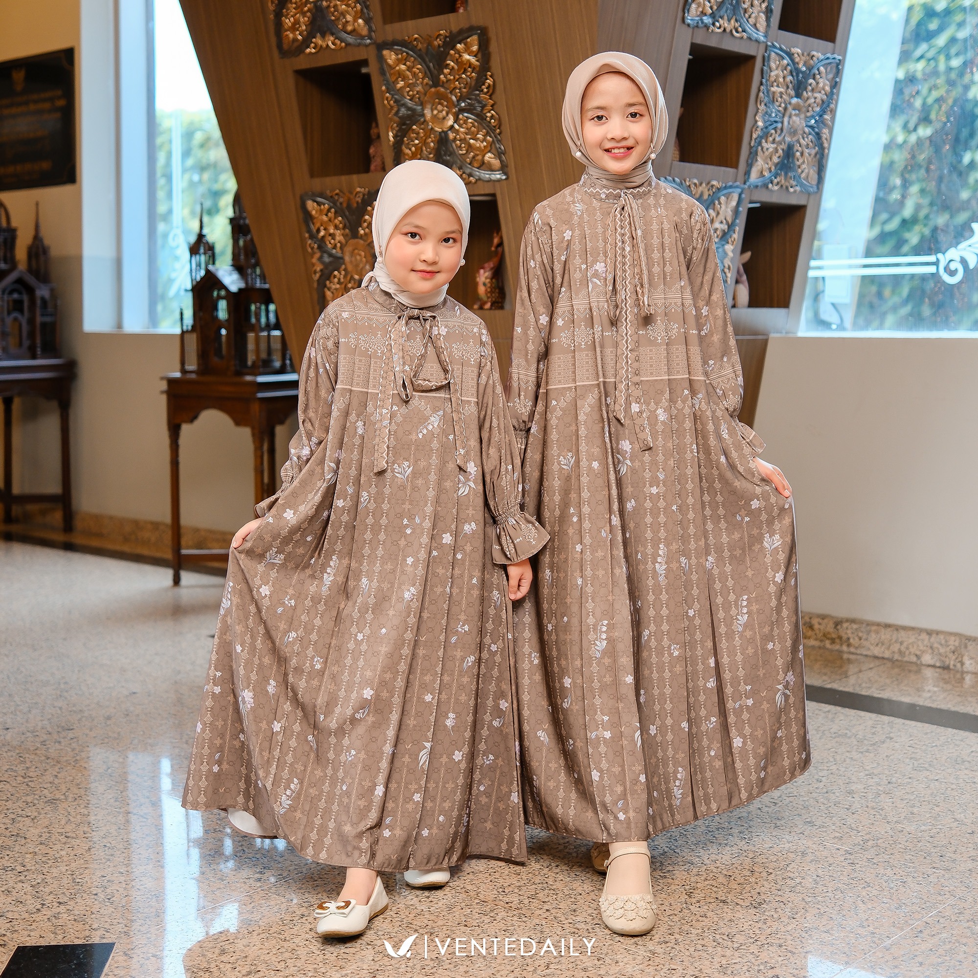 SASMITA FAMILY - VENTEDAILY