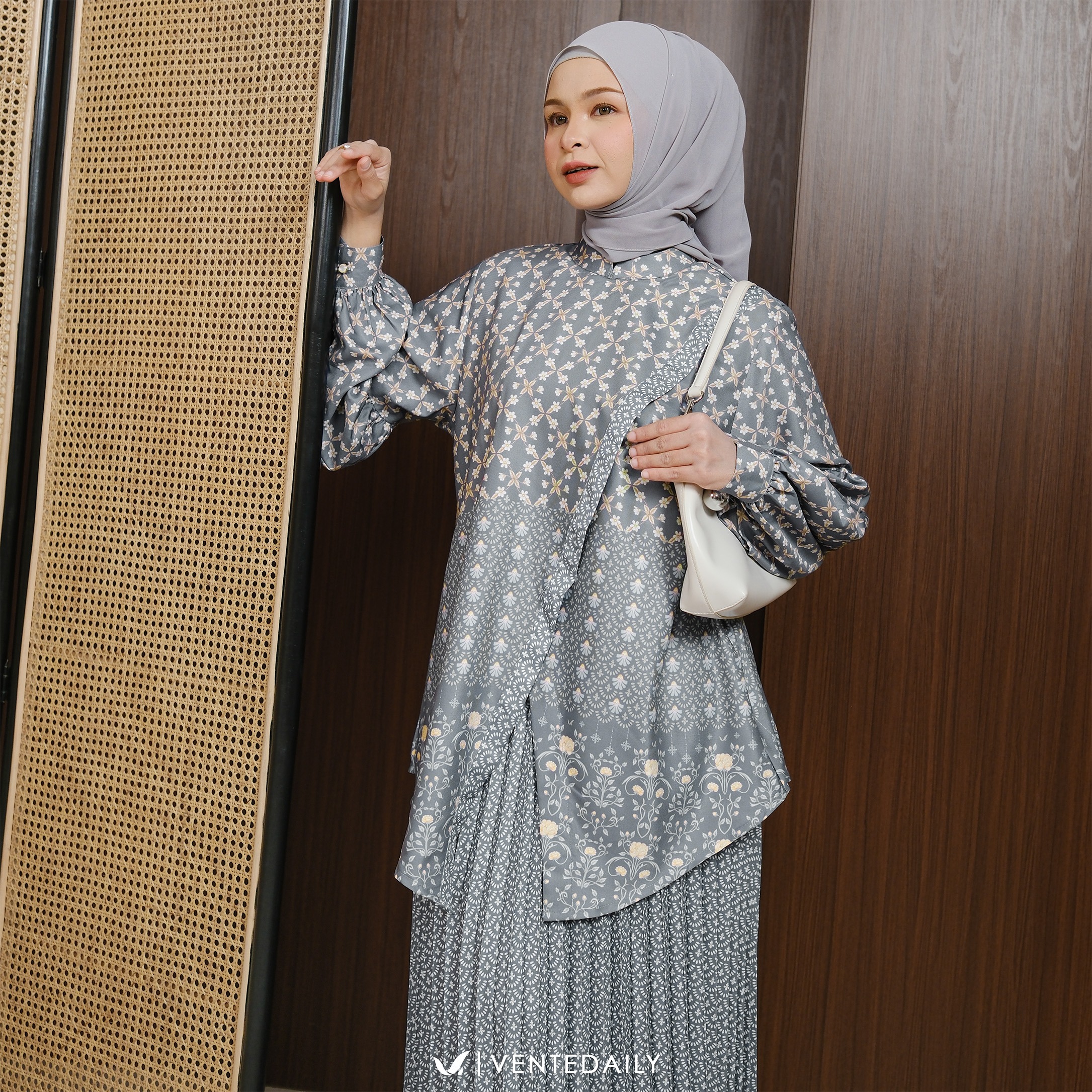 VELIA ONESET ROK - VENTEDAILY