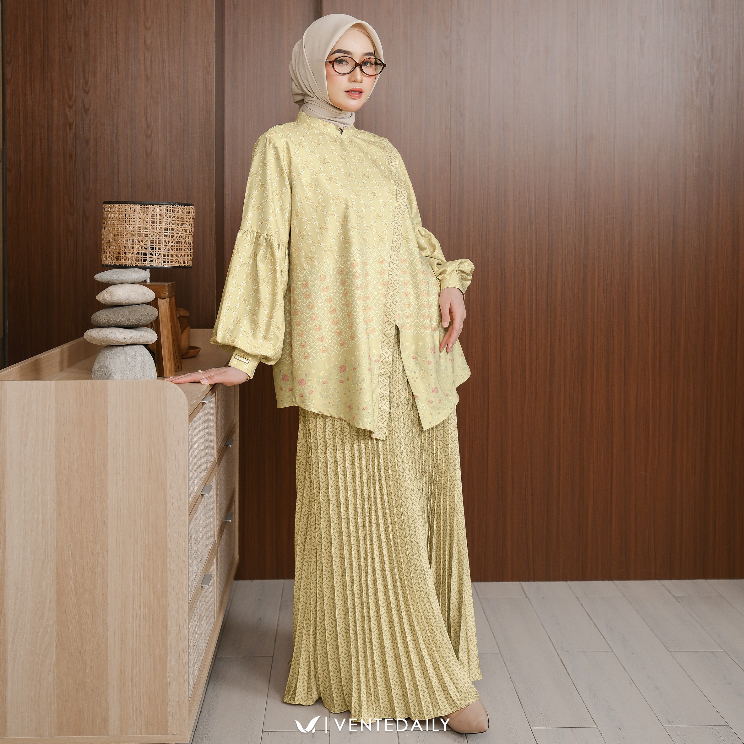 VELIA ONESET ROK - VENTEDAILY