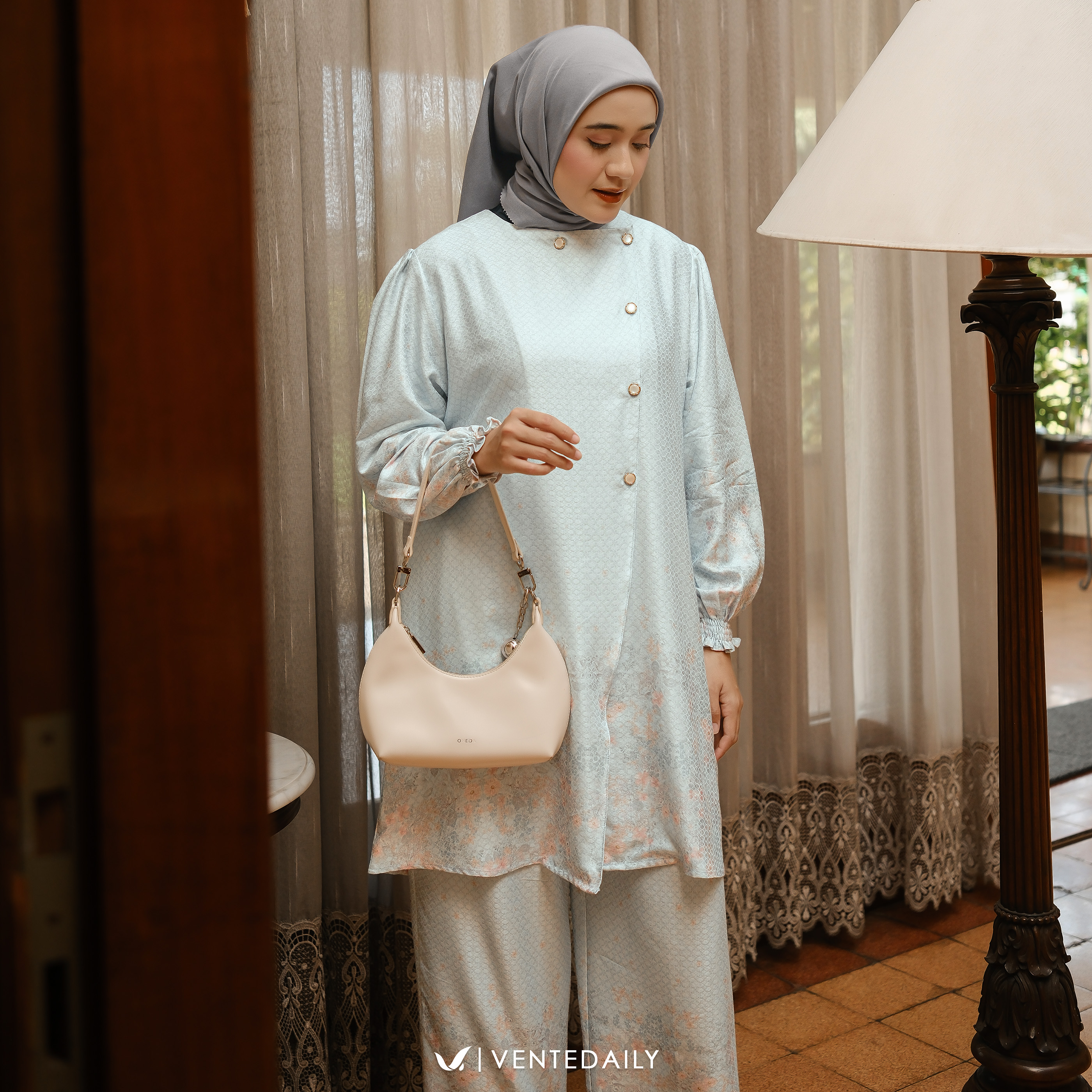 ZAMIRA ONESET - VENTEDAILY