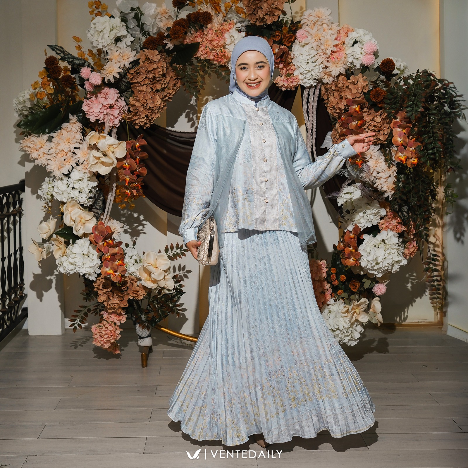 NAURA SET ROK - VENTEDAILY