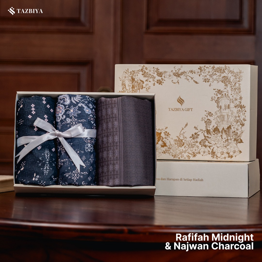 TAZBIYA - Gift Set Couple Mukena & Sarung (Raya Hampers Gift Box Raya Couple Isi Mukena dan Sarung)