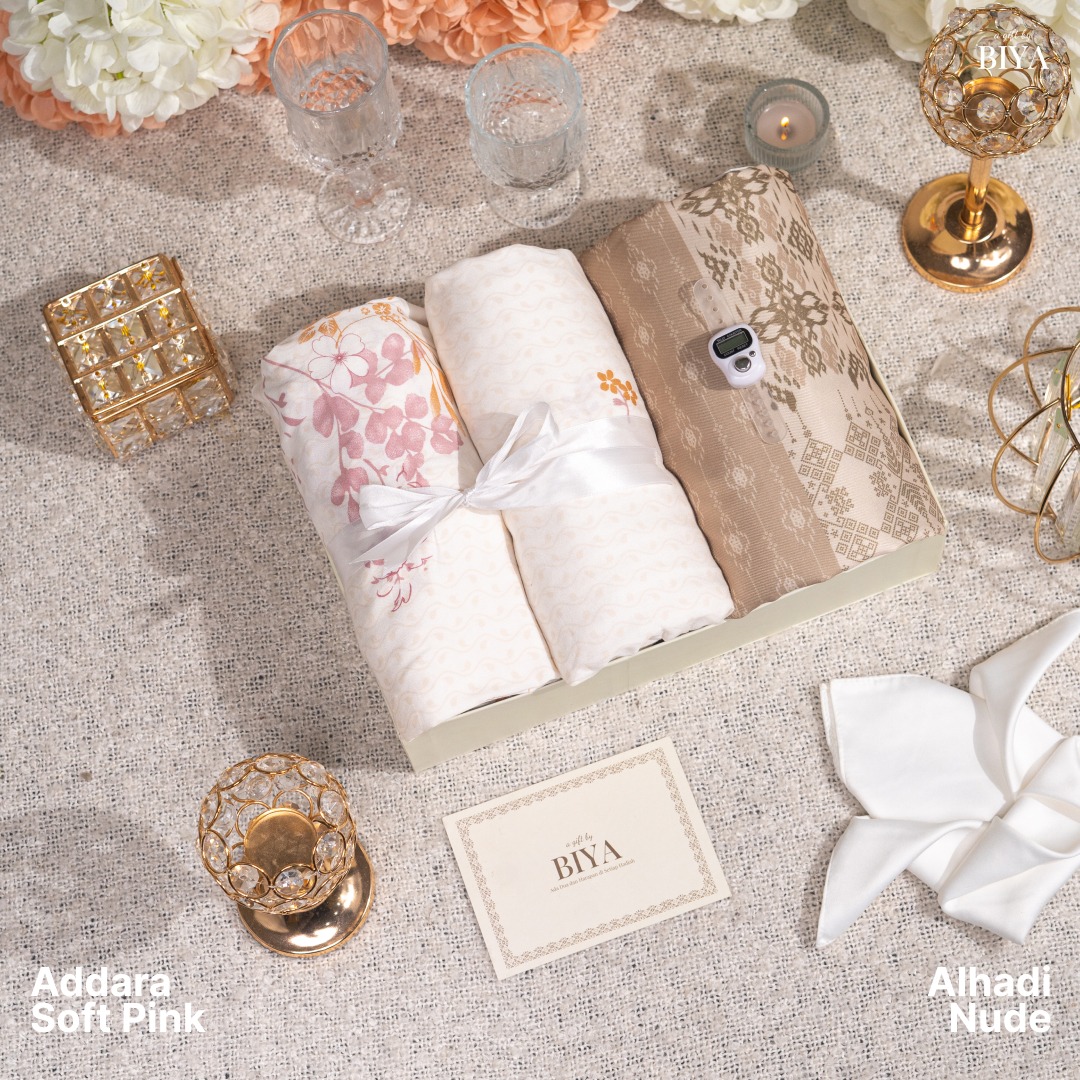 TAZBIYA - Gift Set Couple Mukena & Sarung (Raya Hampers Gift Box Raya Couple Isi Mukena dan Sarung)