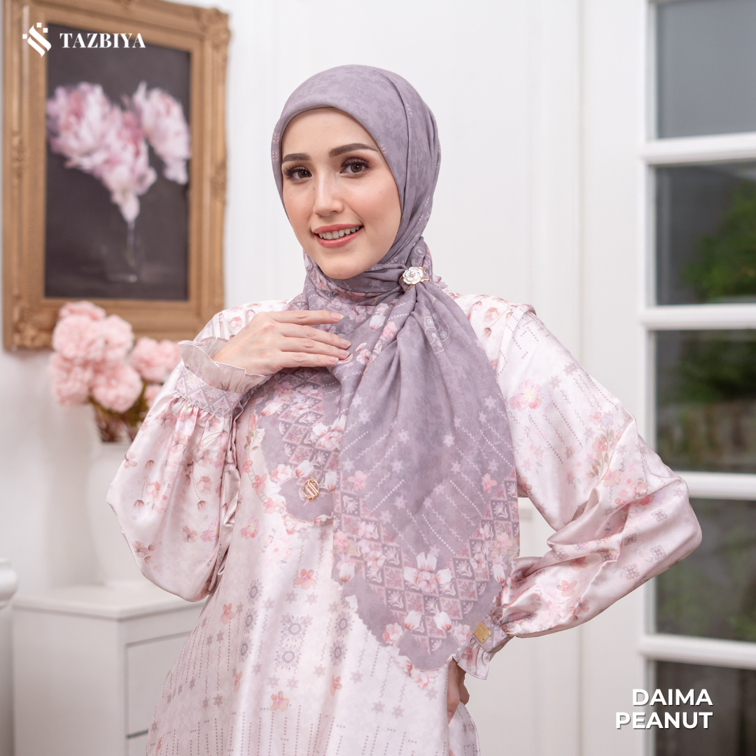 EXCLUSIVE TAZBIYA X ADELIA PASHA DAIMA SCARF I JILBAB SEGI EMPAT JAHIT TEPI | 120 x 120 cm