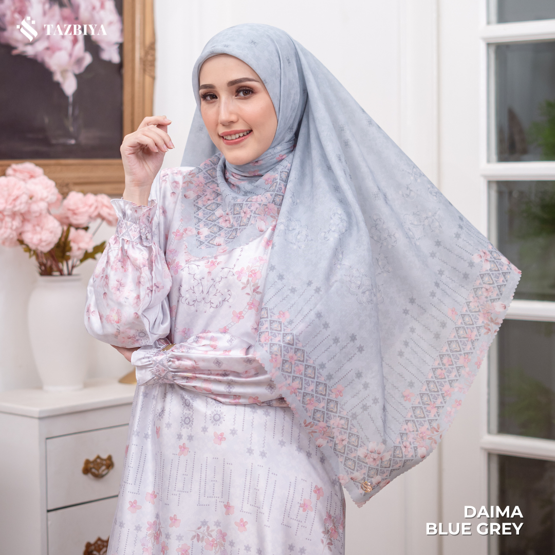 EXCLUSIVE TAZBIYA X ADELIA PASHA DAIMA SCARF I JILBAB SEGI EMPAT JAHIT TEPI | 120 x 120 cm