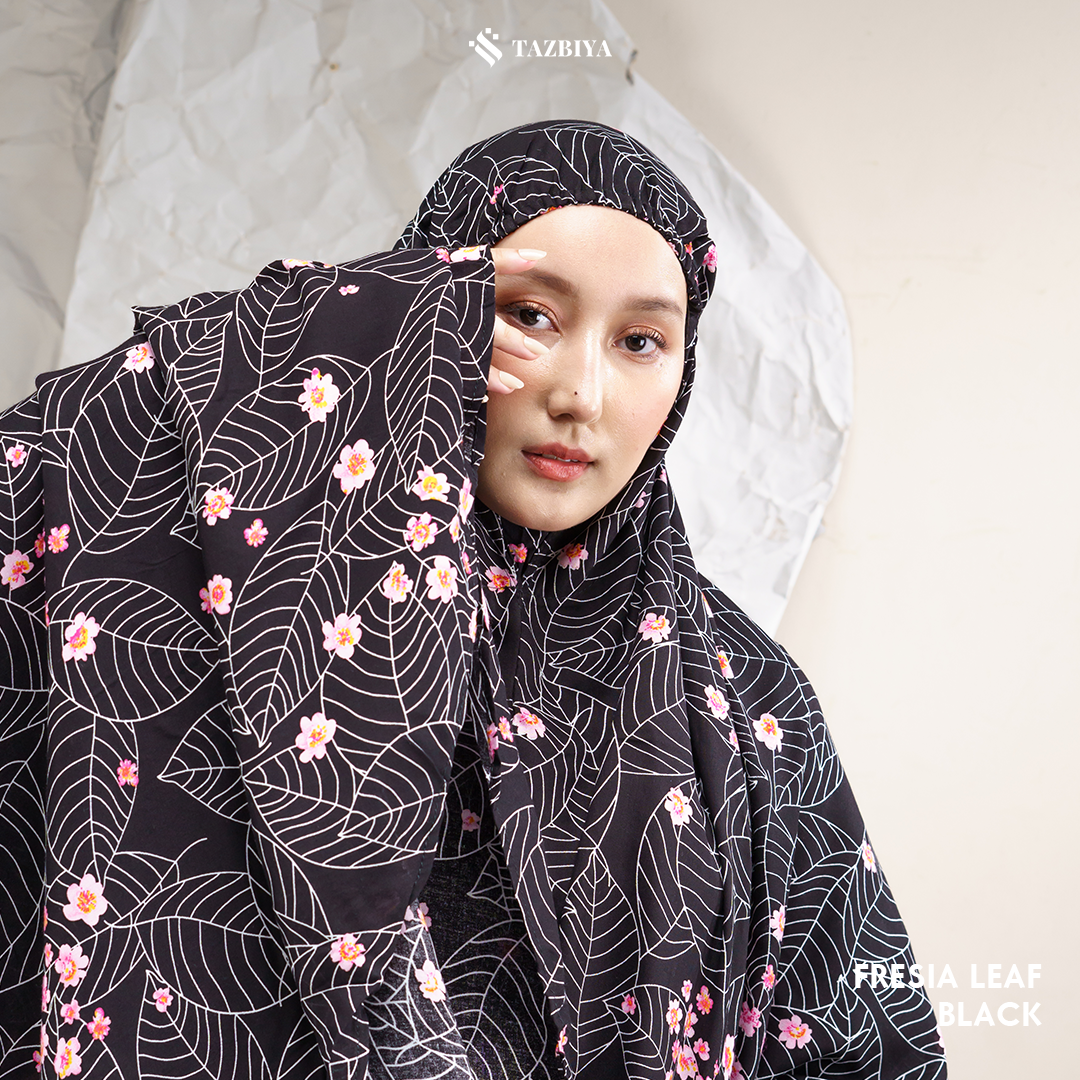 MUKENA TAZBIYA ALLOVER FREESIA LEAF BLACK ALLSIZE