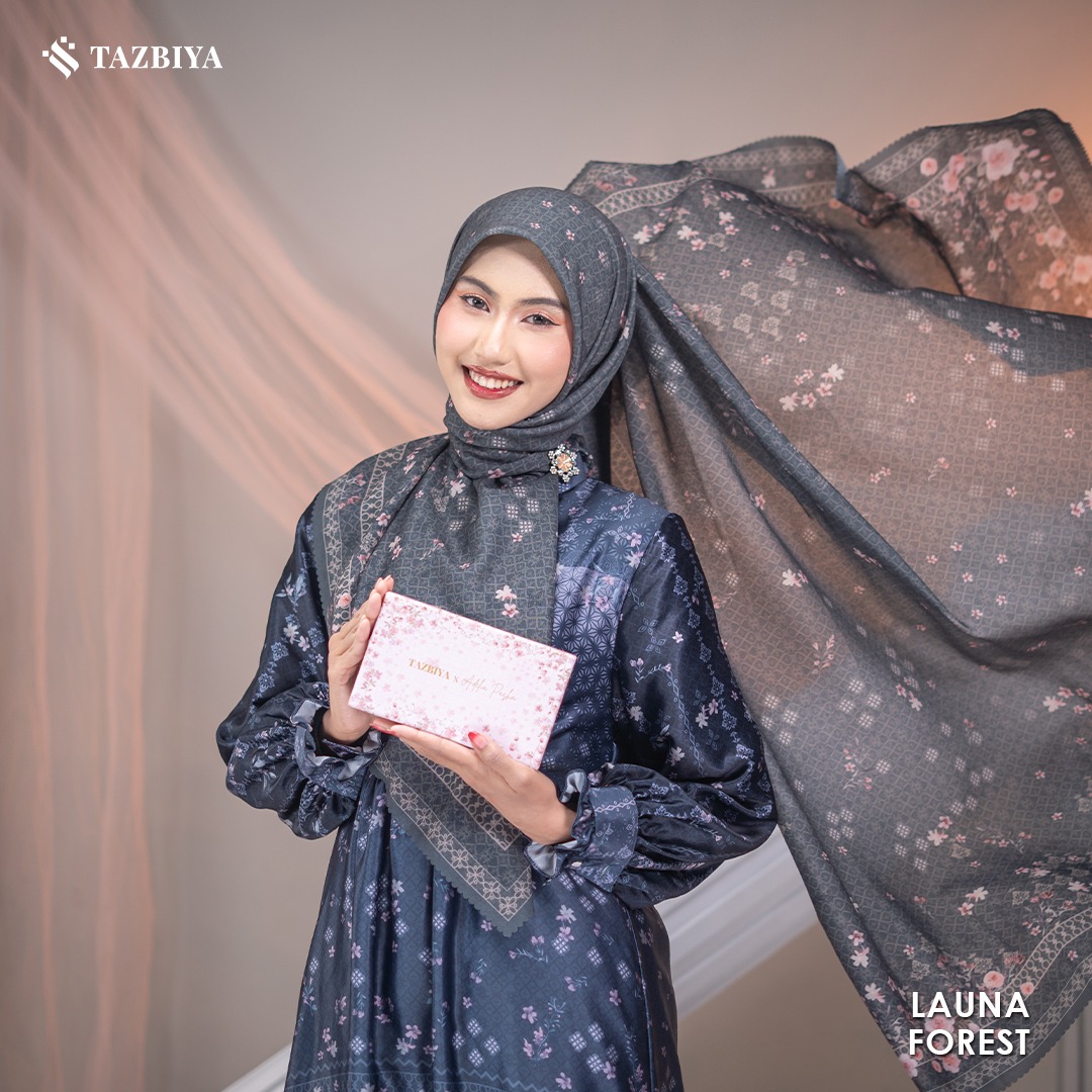 EXCLUSIVE TAZBIYA X ADELIA PASHA LUANA SCARF I JILBAB SEGI EMPAT JAHIT TEPI | 120 x 120 cm