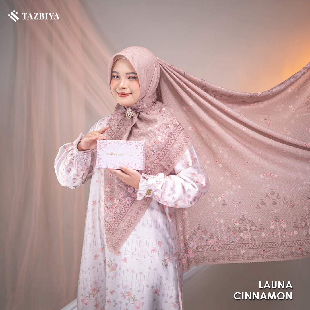 EXCLUSIVE TAZBIYA X ADELIA PASHA LUANA SCARF I JILBAB SEGI EMPAT JAHIT TEPI | 120 x 120 cm