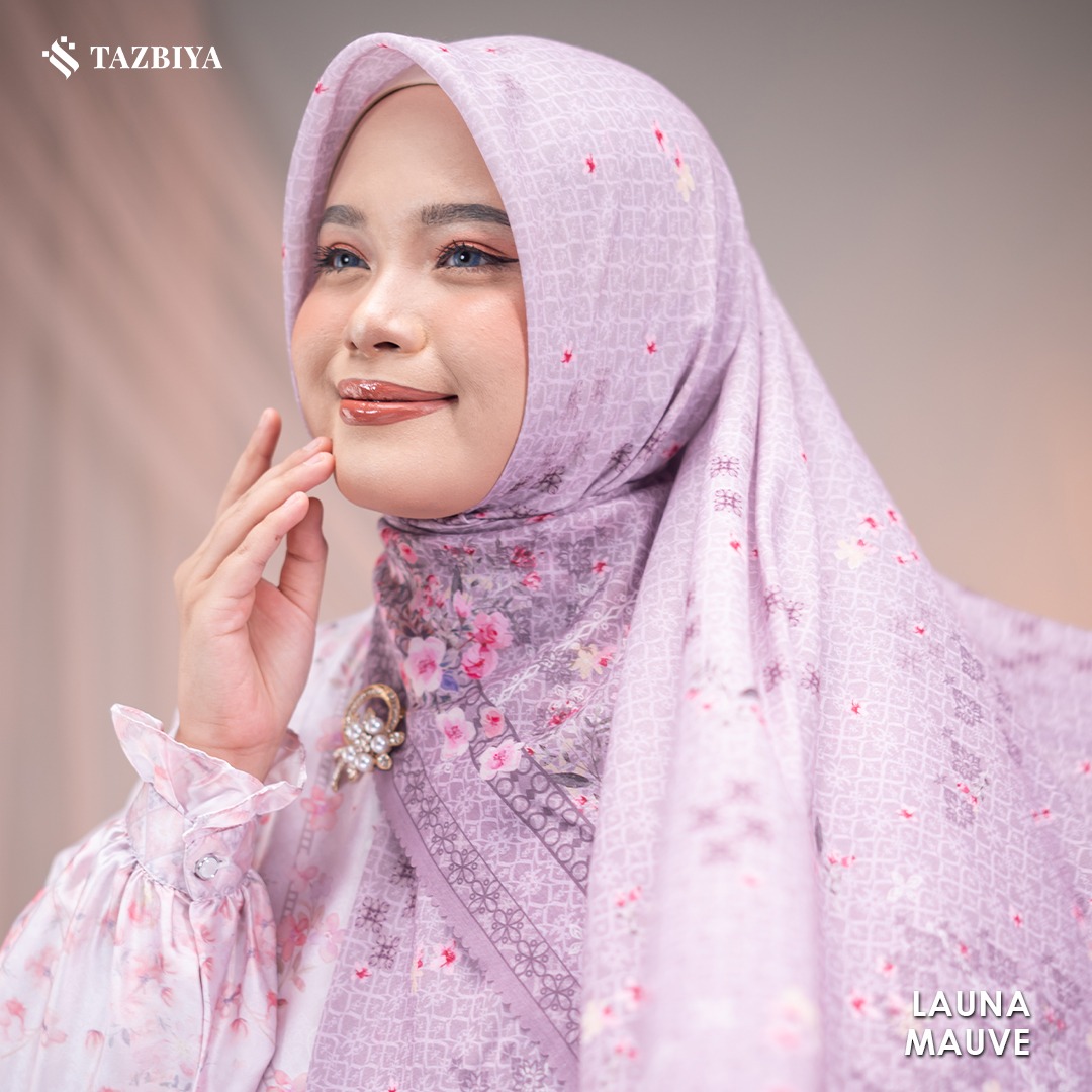 EXCLUSIVE TAZBIYA X ADELIA PASHA LUANA SCARF I JILBAB SEGI EMPAT JAHIT TEPI | 120 x 120 cm