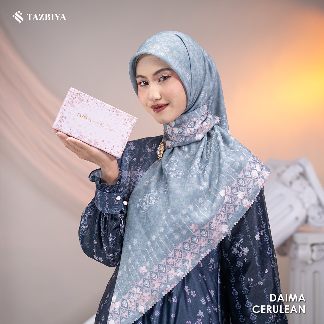 EXCLUSIVE TAZBIYA X ADELIA PASHA DAIMA SCARF I JILBAB SEGI EMPAT JAHIT TEPI | 120 x 120 cm