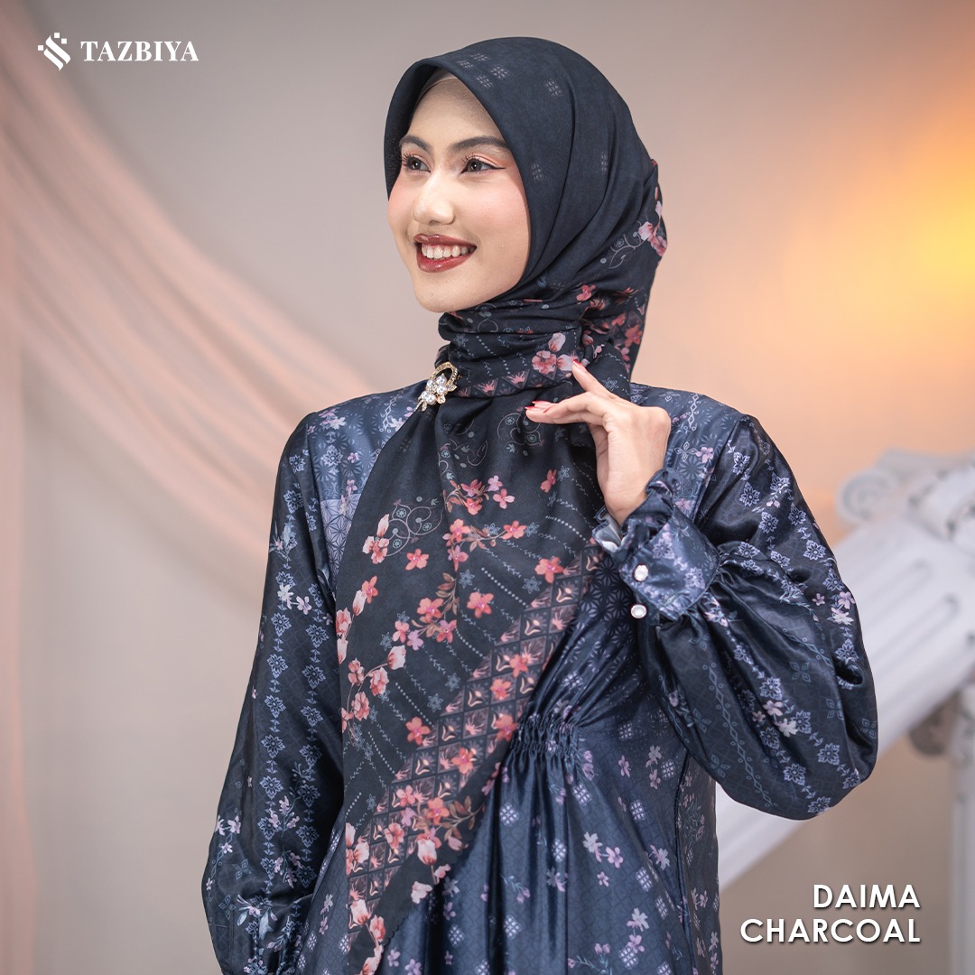 EXCLUSIVE TAZBIYA X ADELIA PASHA DAIMA SCARF I JILBAB SEGI EMPAT JAHIT TEPI | 120 x 120 cm